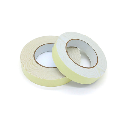 ضع شريط الـ (EVA Foam Tape) بالأبيض مع خلفية ورقية